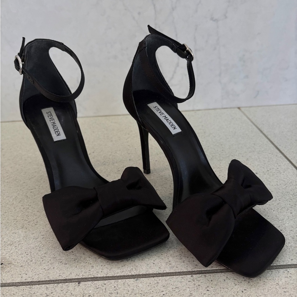 Steve Madden bow heels